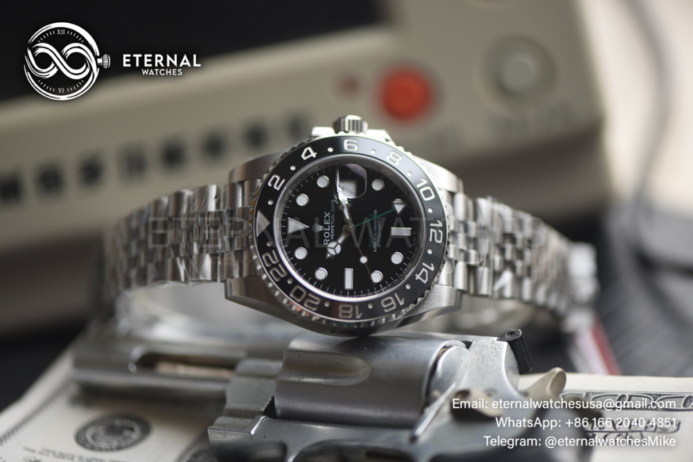 ROLEX - SUPER CLONE GMT Master II 126710 Bruce Wayne 40mm Jubilee SS/SS Black Dial VSF DD3285