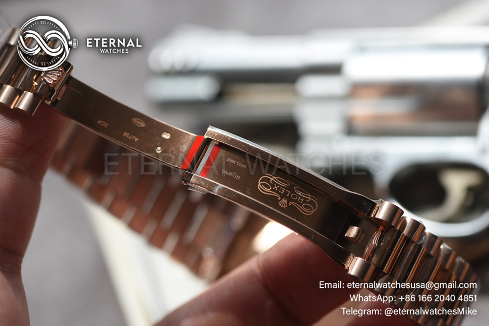 ROLEX - SUPER CLONE DayDate 228235 40mm Rose Gold Green Dial VSF V2 (Weight Adjusted)