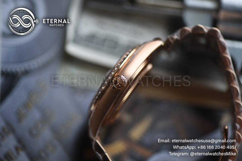 ROLEX - SUPER CLONE DayDate 228235 40mm Rose Gold Black Dial VSF V2 (Weight Adjusted)