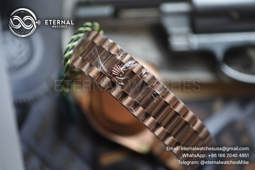 ROLEX - SUPER CLONE DayDate 228235 40mm Rose Gold Black Dial VSF V2 (Weight Adjusted)