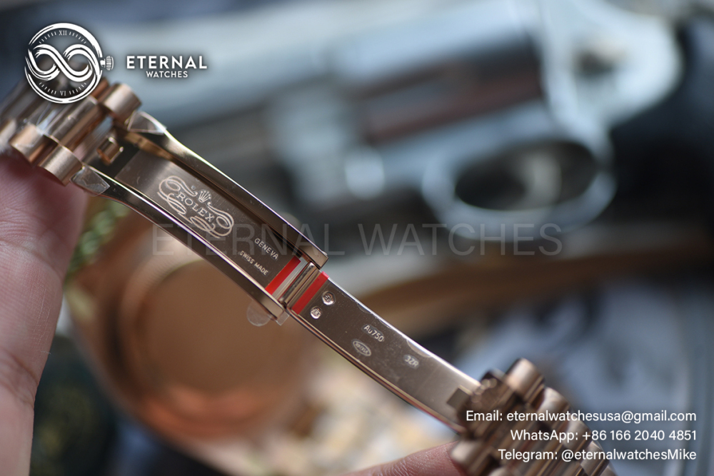 ROLEX - SUPER CLONE DayDate 228235 40mm Rose Gold Black Dial VSF V2 (Weight Adjusted)