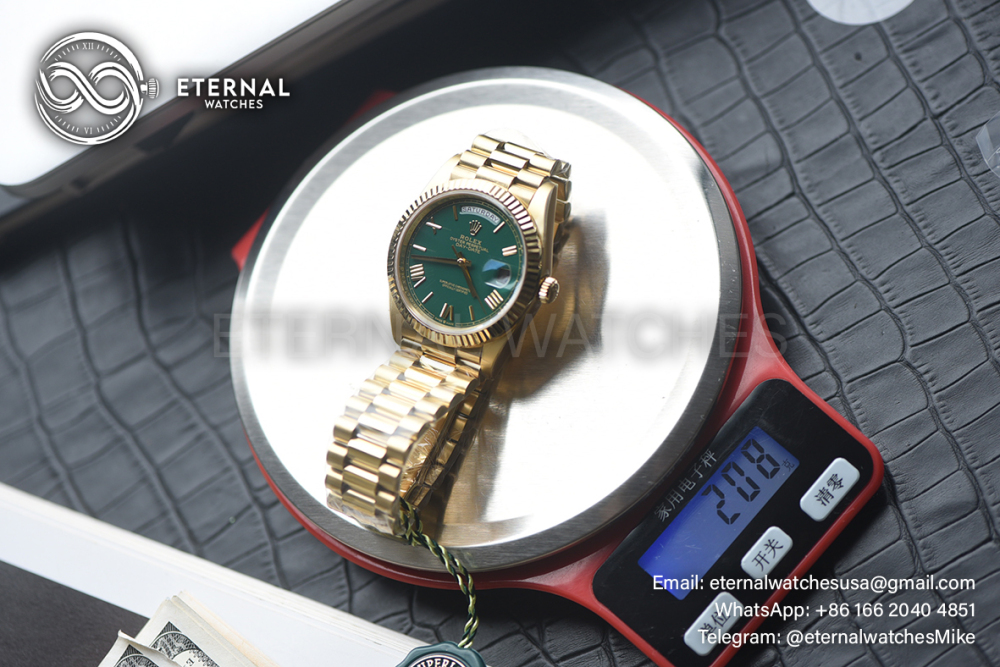 ROLEX - SUPER CLONE DayDate 228238 40mm Yellow Gold Green Dial VSF V2 (Weight Adjusted)