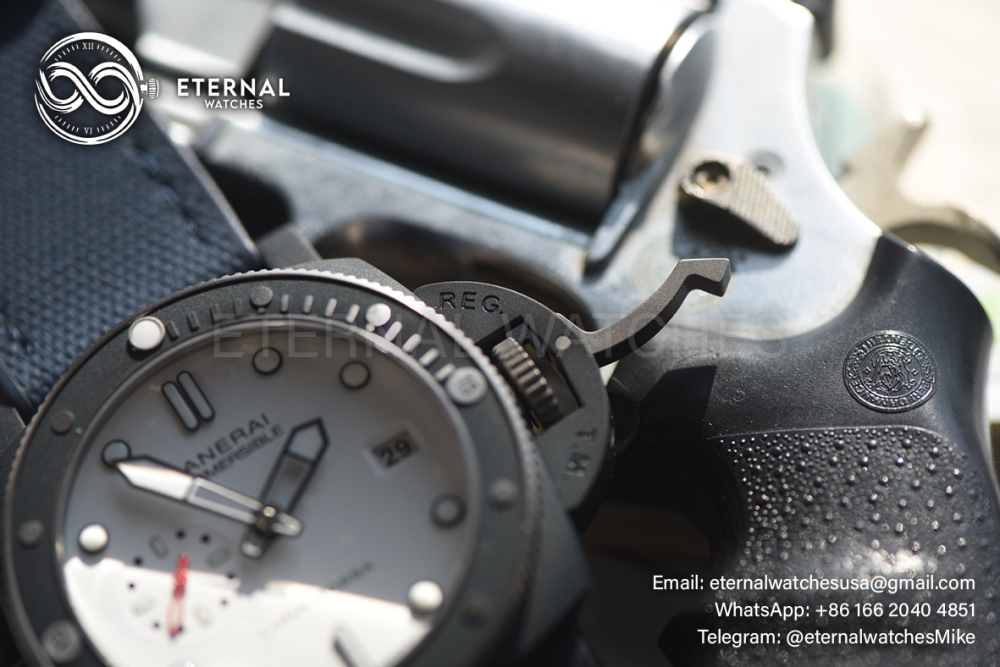 PANERAI - SUPER CLONE Submersible PAM1543 Luna Rossa 44mm TI/CE White Dial VSF P900