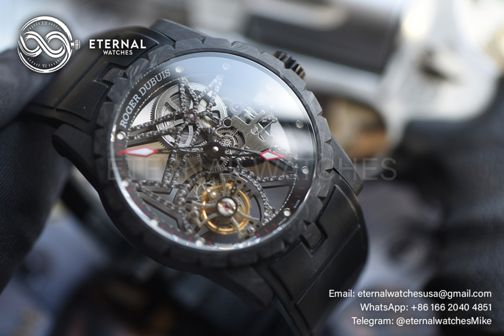 ROGER DUBUIS - Excalibur Spider DBEX0577 Carbon Flying Tourbillon CF/RU BBRF