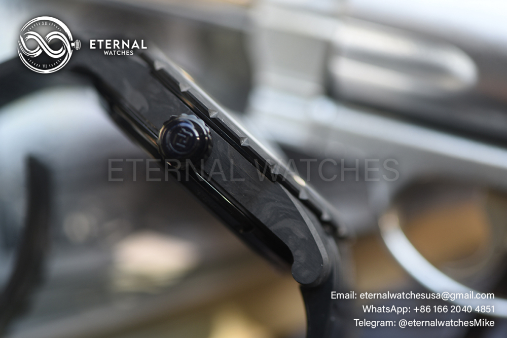 ROGER DUBUIS - Excalibur Spider DBEX0577 Carbon Flying Tourbillon CF/RU BBRF