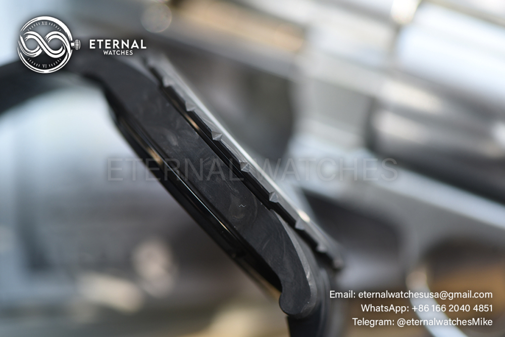ROGER DUBUIS - Excalibur Spider DBEX0577 Carbon Flying Tourbillon CF/RU BBRF
