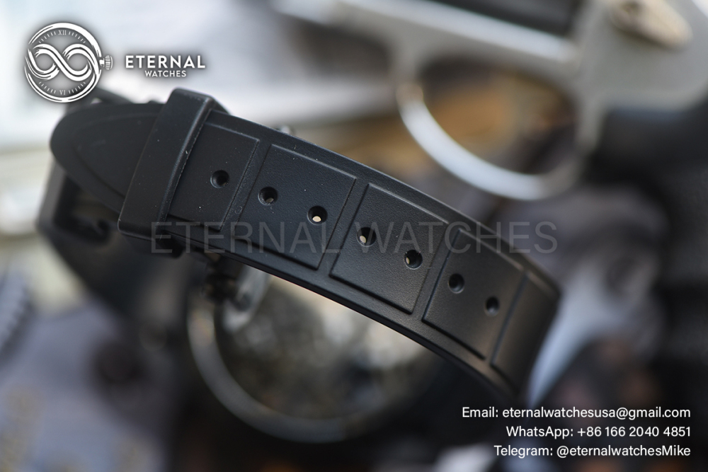 ROGER DUBUIS - Excalibur Spider DBEX0577 Carbon Flying Tourbillon CF/RU BBRF