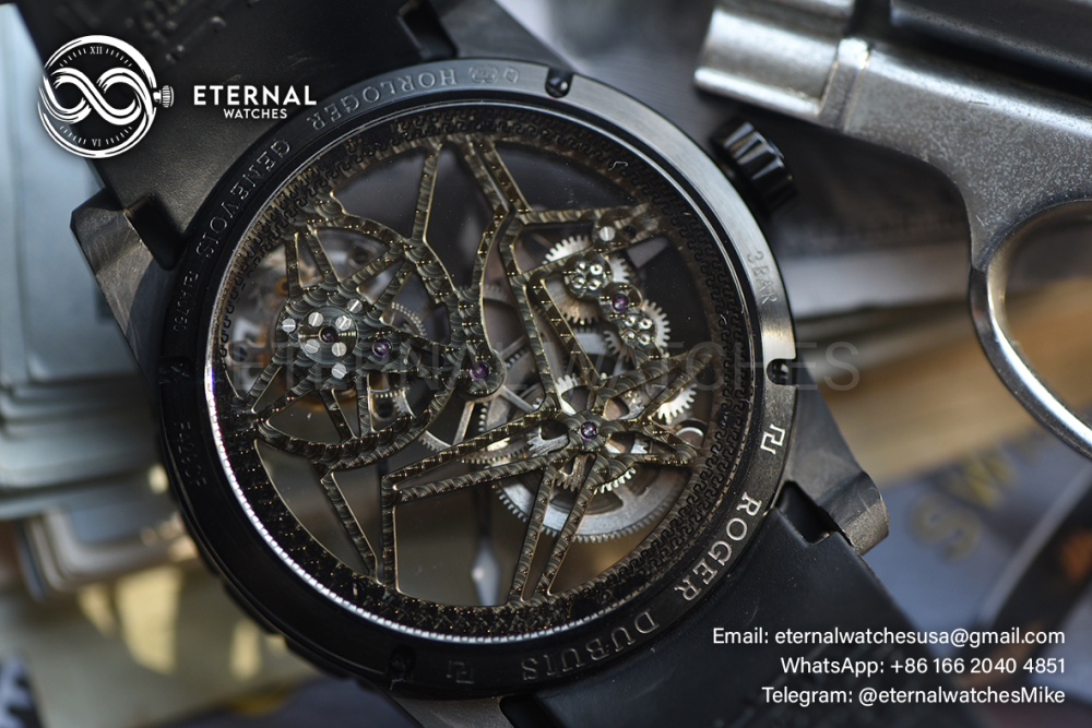 ROGER DUBUIS - Excalibur Spider DBEX0577 Carbon Flying Tourbillon CF/RU BBRF