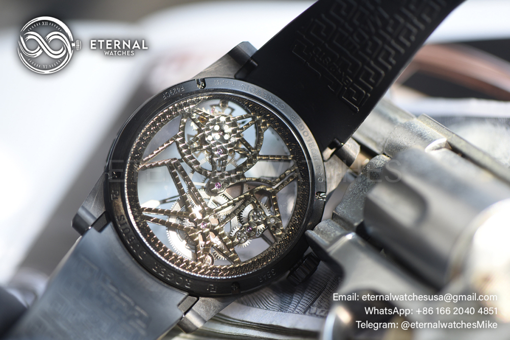 ROGER DUBUIS - Excalibur Spider DBEX0577 Carbon Flying Tourbillon CF/RU BBRF