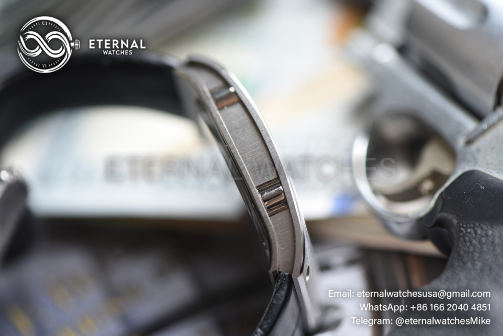 RICHARD MILLE - SUPER CLONE RM67-01 Titanium Automatic Winding Extra Flat