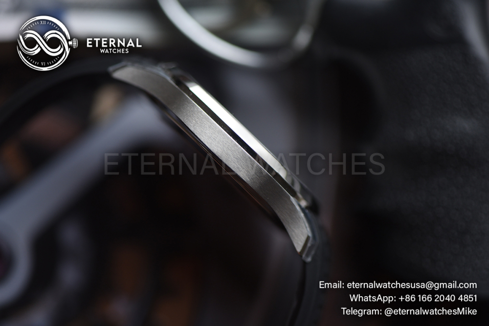 PATEK PHILIPPE - SUPER CLONE Aquanaut 5167 40mm SS/RU Grey Dial on Black Rubber Strap DDF DD330 (SW Dial)