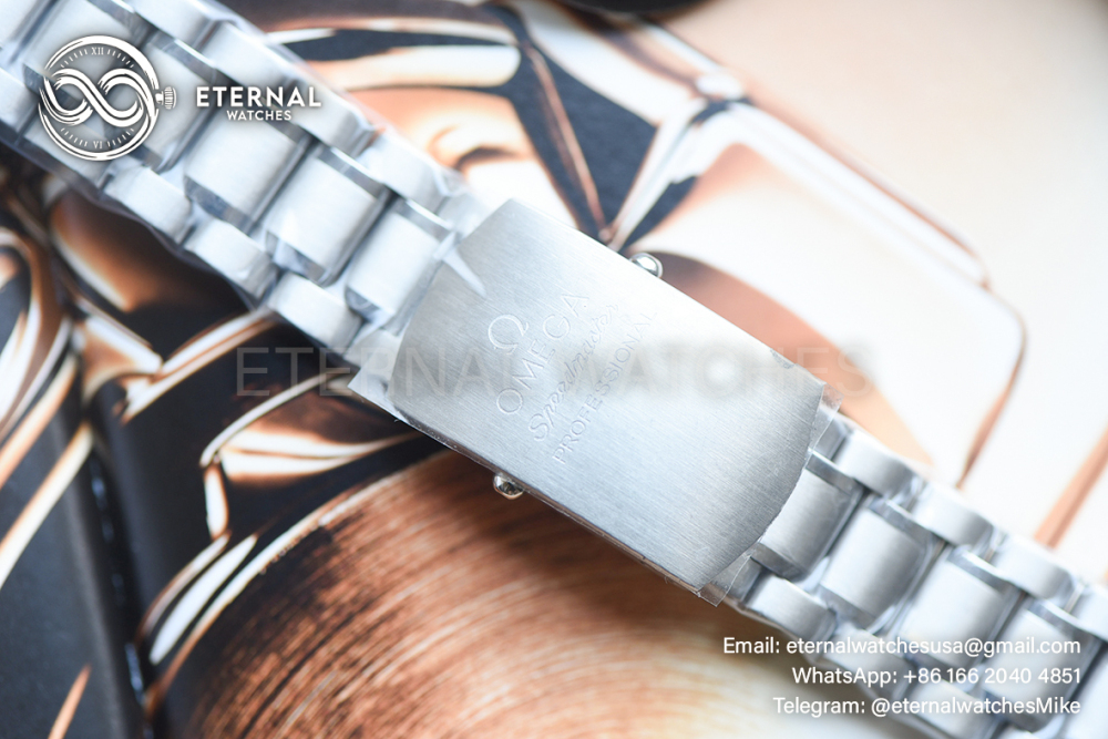 OMEGA - Speed Master Professional “Silver Snoopy Award” 50th Anniversary GSF A7750