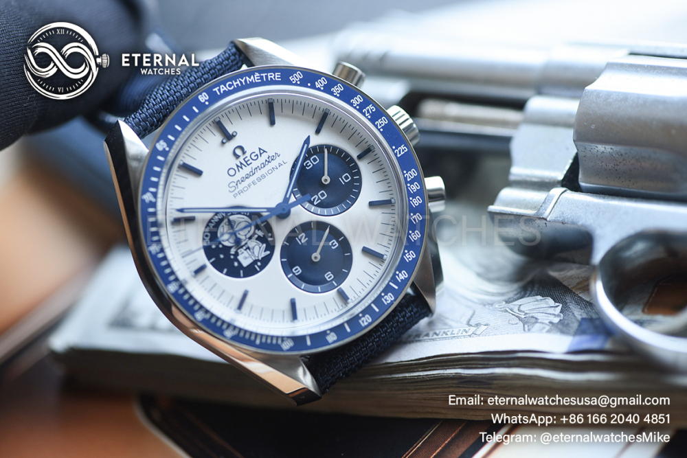 OMEGA - Speed Master Professional “Silver Snoopy Award” 50th Anniversary GSF A7750