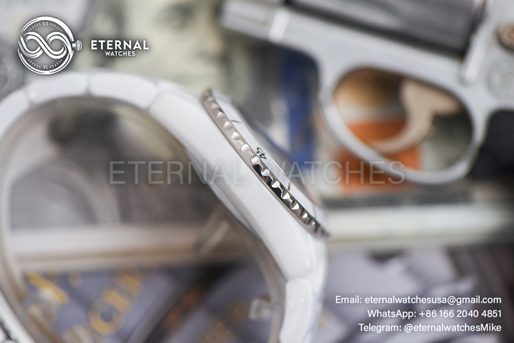 CHANEL - J12 Ladies 33mm Wanted de Cartier Cer/Cer White/Num XF Swiss Quartz