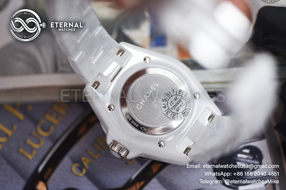 CHANEL - J12 Ladies 33mm Wanted de Cartier Cer/Cer White/Num XF Swiss Quartz