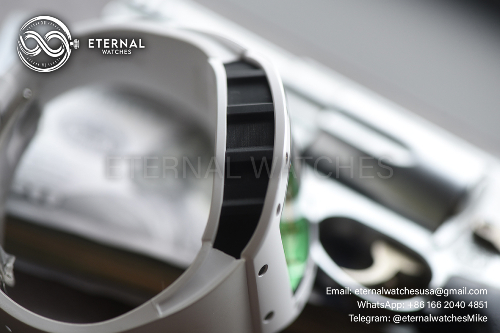 RICHARD MILLE - ETERNAL WATCHES ULTRA MOD 99% RM35-01 White Ceramic