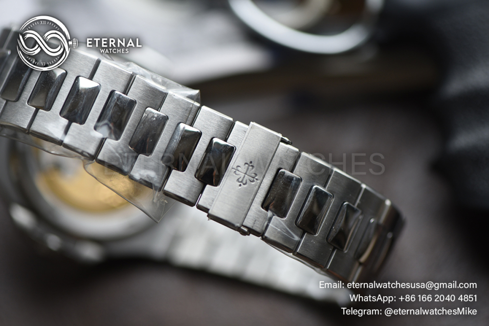 PATEK PHILIPPE - ETERNAL WATCHES ULTRA MOD Nautilus 5711 Blue Dial