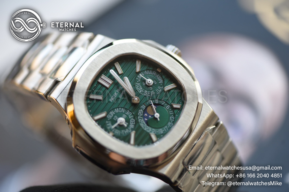 PATEK PHILIPPE - Nautilus 40mm 5740 SS/SS Green/Stk TWF A240