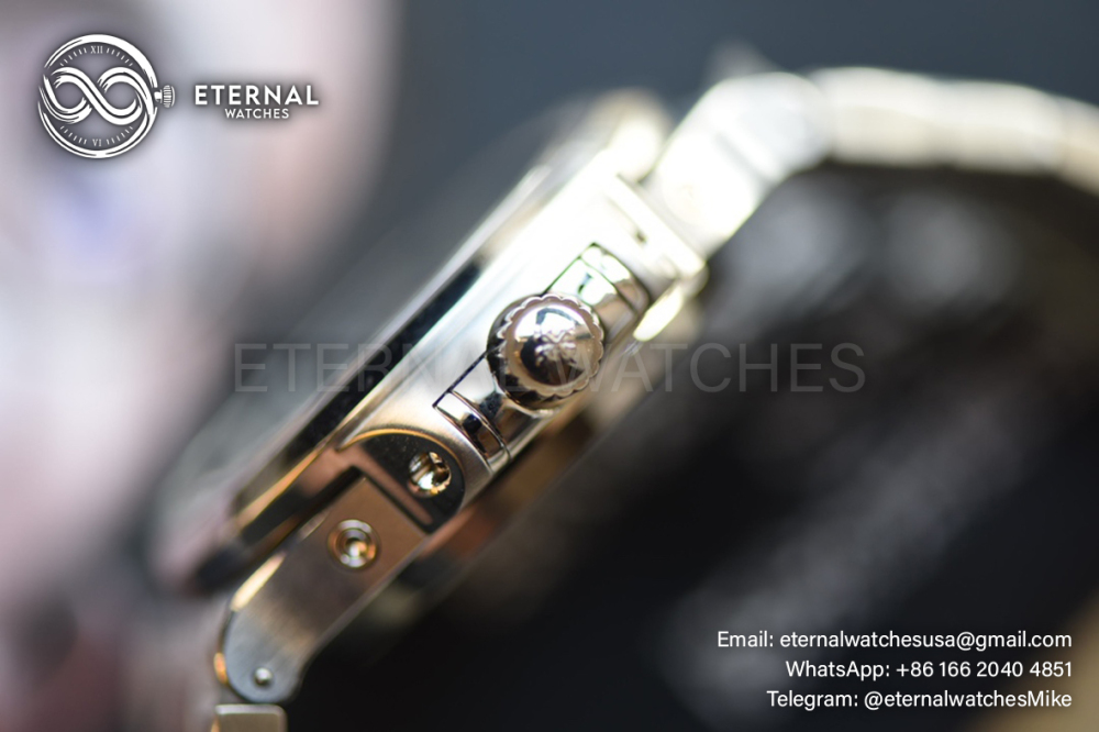 PATEK PHILIPPE - Nautilus 40mm 5740 SS/SS Green/Stk diamonds TWF A240