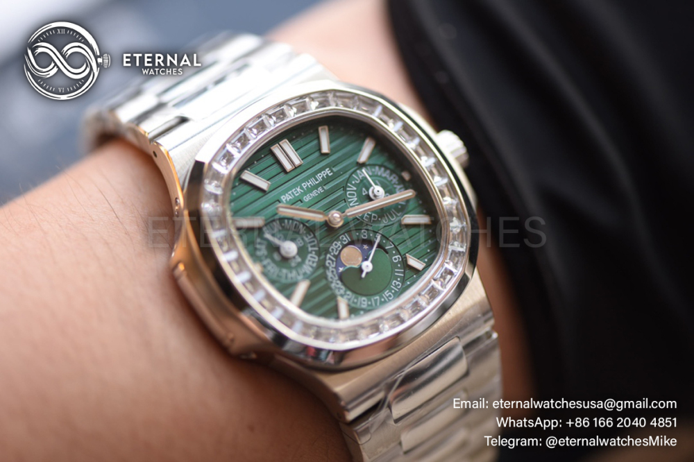 PATEK PHILIPPE - Nautilus 40mm 5740 SS/SS Green/Stk diamonds TWF A240