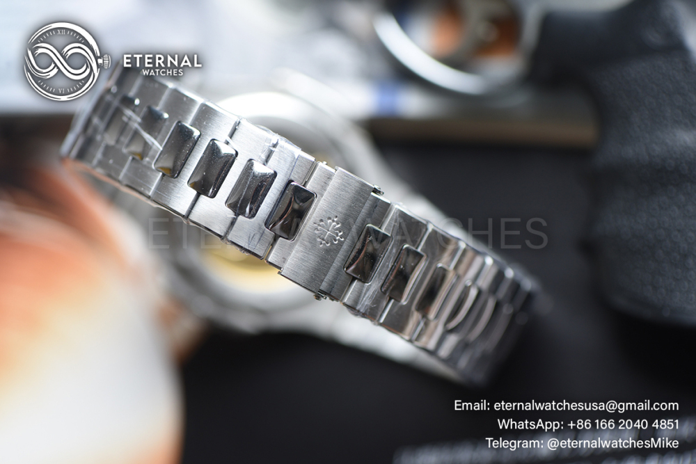 PATEK PHILIPPE - SUPER MOD Nautilus 5711 40mm SS/SS Blue Gems (SW Dial)
