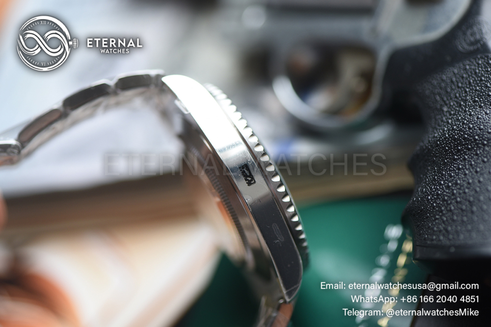ROLEX - SUPER CLONE Submariner 116610LV Hulk 40mm SS/SS Green Dial VSF VS3135