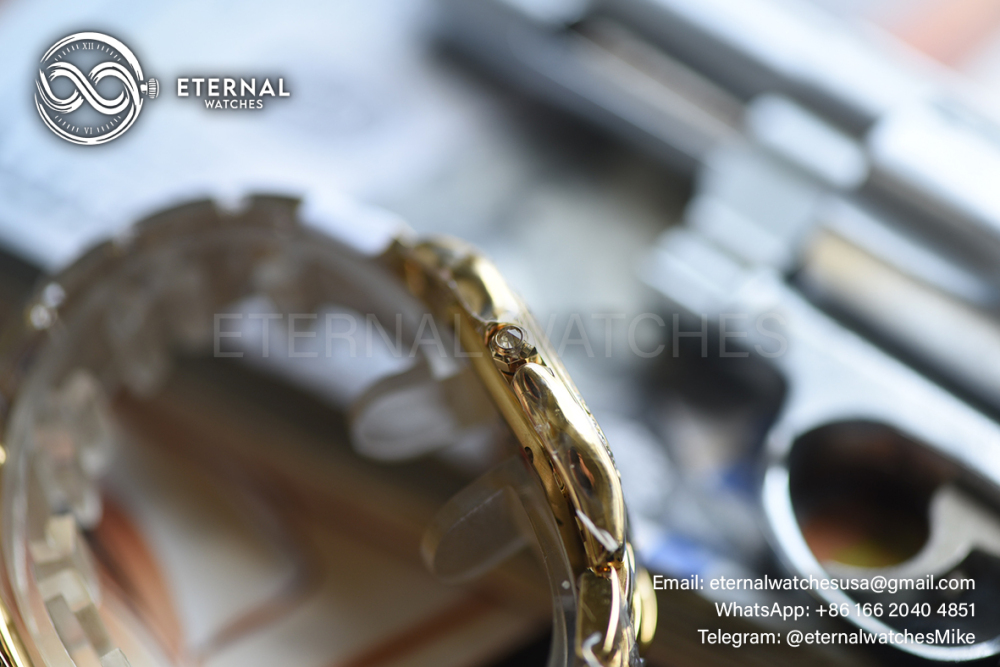 CARTIER - SUPER MOD Panthere Secrete De Ladies 27mm Dia YG/YG White Dial (Real Diamonds)