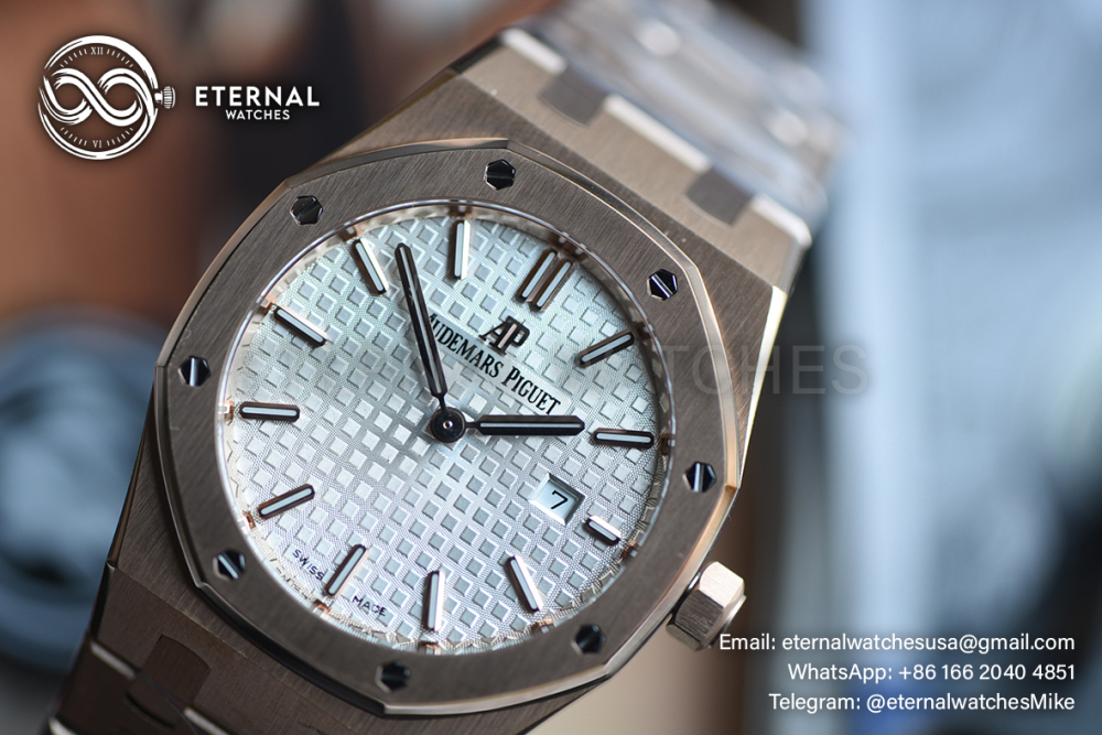 AUDEMARS PIGUET - SUPER CLONE Royal Oak Ladies 67650 33mm RG/RG White ZF Swiss Qtz