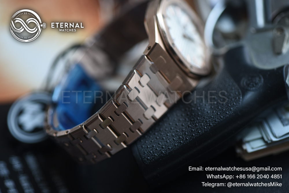 AUDEMARS PIGUET - SUPER CLONE Royal Oak Ladies 67650 33mm RG/RG White ZF Swiss Qtz