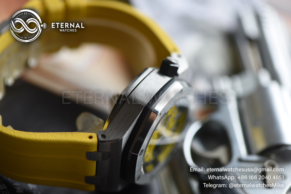 AUDEMARS PIGUET - SUPER CLONE Royal Oak Offshor Diver Chronograph SS/RU Yellow Dial