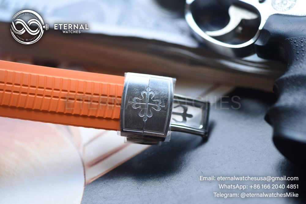 PATEK PHILIPPE - Aquanaut Chronograph 5968A-001 SS/RU Black Dial P1F A7750
