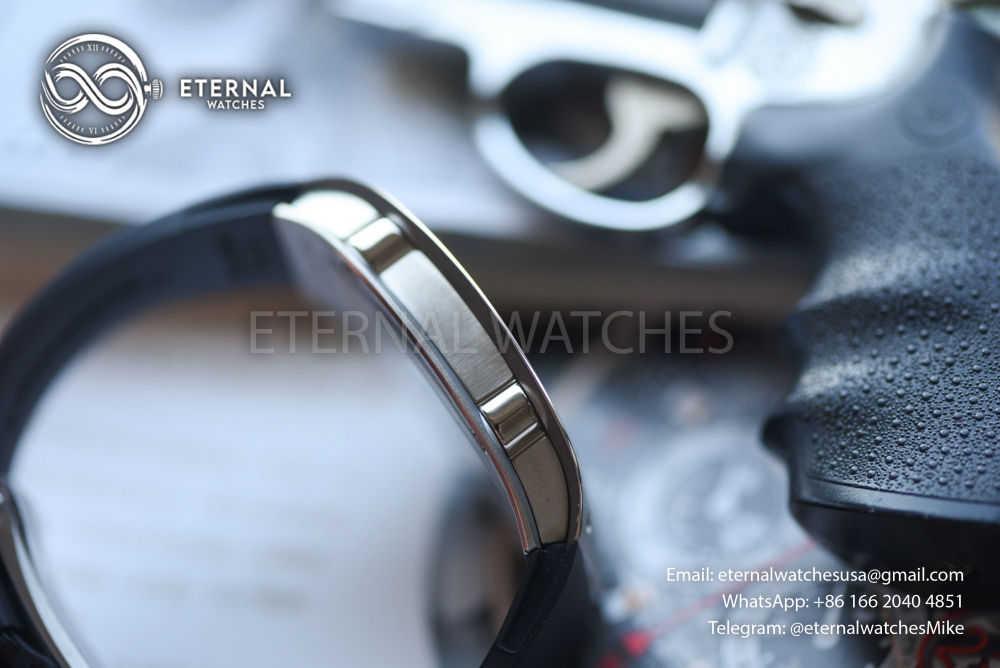 RICHARD MILLE - VAUCHER SUPER CLONE RM67-01 Titanium Automatic Winding Extra Flat
