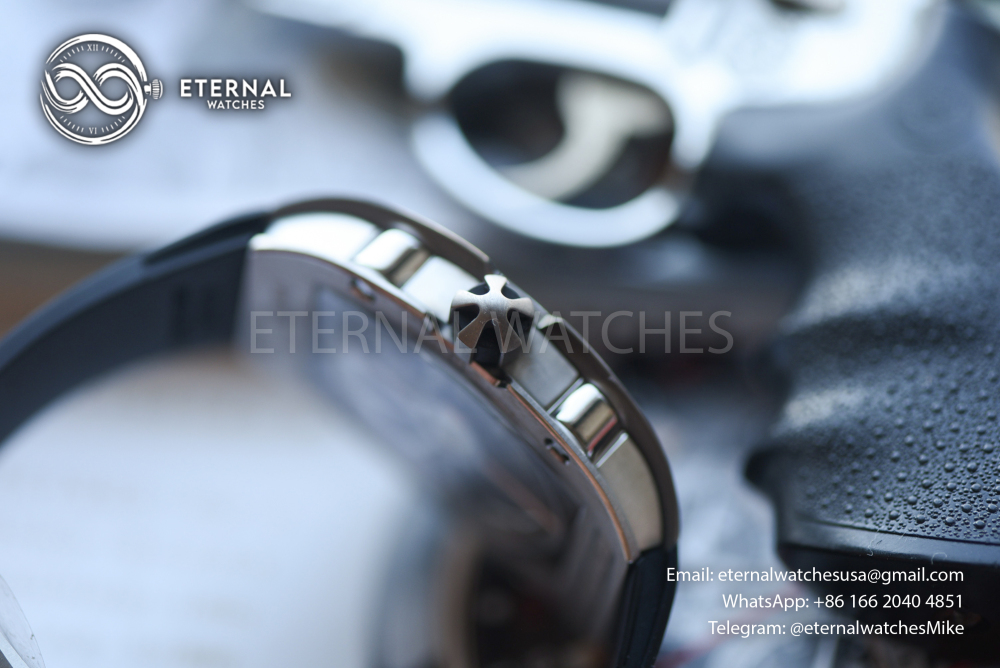 RICHARD MILLE - VAUCHER SUPER CLONE RM67-01 Titanium Automatic Winding Extra Flat