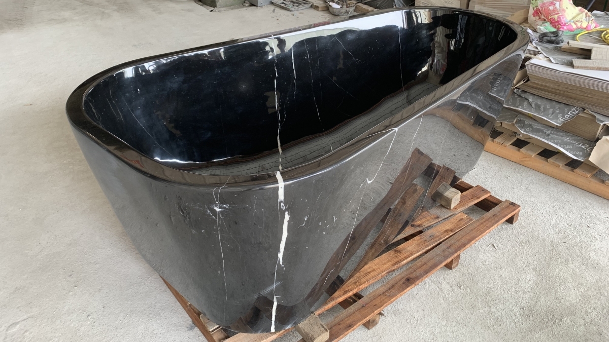 Nero Margiua Bathtub