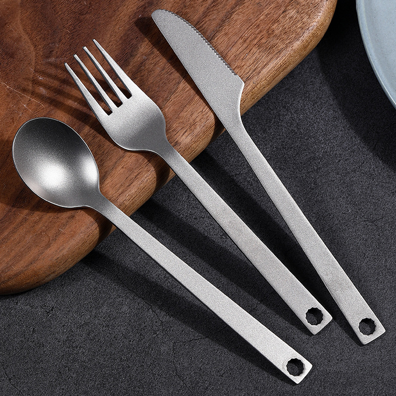 Titanium tableware