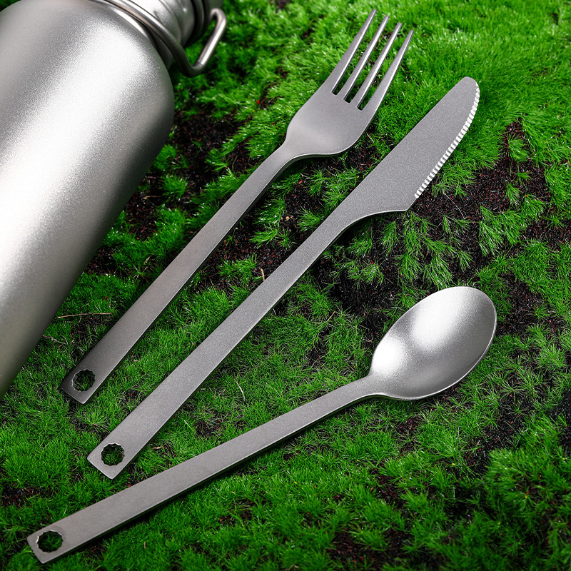 Titanium tableware