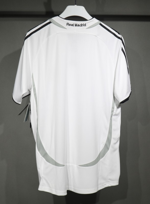 2006/07 Real Madrid Home Retro Jersey Player Version 