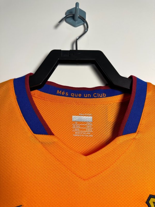 2006/07 Barcelona Away Retro Jersey
