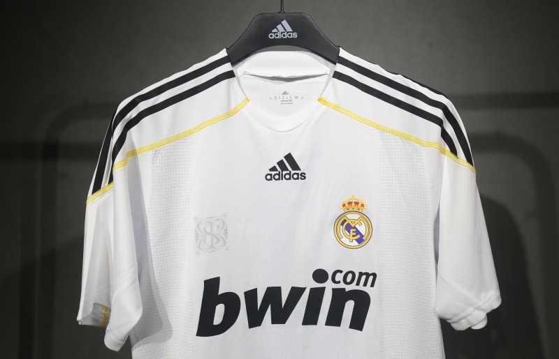 2009/10 Real Madrid Home Retro Jersey Player Version 