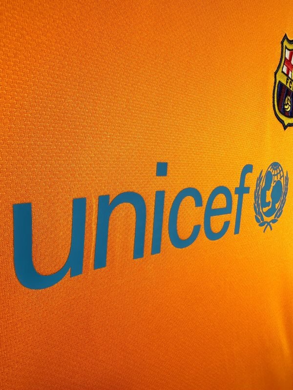 2006/07 Barcelona Away Retro Jersey