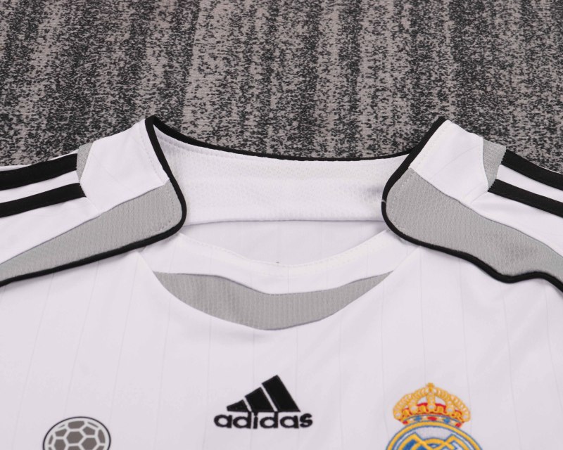2006/07 Real Madrid Retro Kids Jersey Home size:16-28