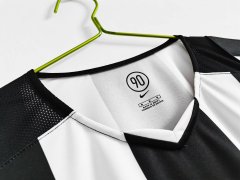 2004/05 Juventus Retro Jersey Home