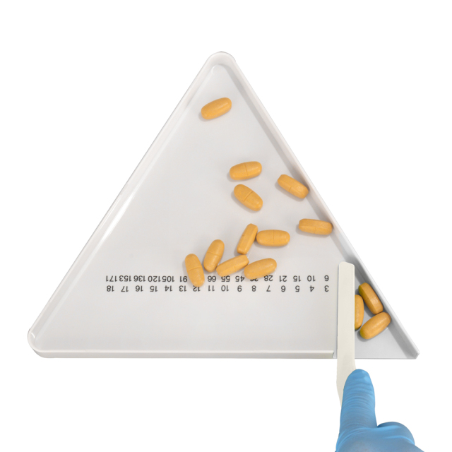 Pharmacy Pill Counting Tray with Spatula, White Triangle Style