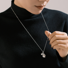 欧美chic风水滴吊坠项链女新款简约百搭不锈钢镀金毛衣链首饰批发