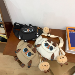 可爱猫咪胸包斜挎包女新款运动潮小挎包百搭腰包卡通学生单肩包潮