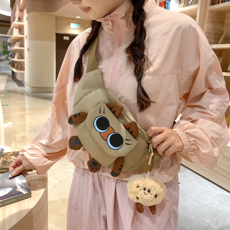 可爱猫咪胸包斜挎包女新款运动潮小挎包百搭腰包卡通学生单肩包潮