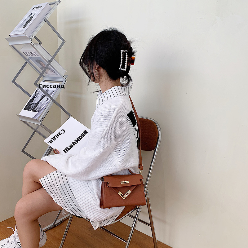 包包女2024春秋新款锁扣时尚女包潮流行压花女士单肩包潮流斜挎包