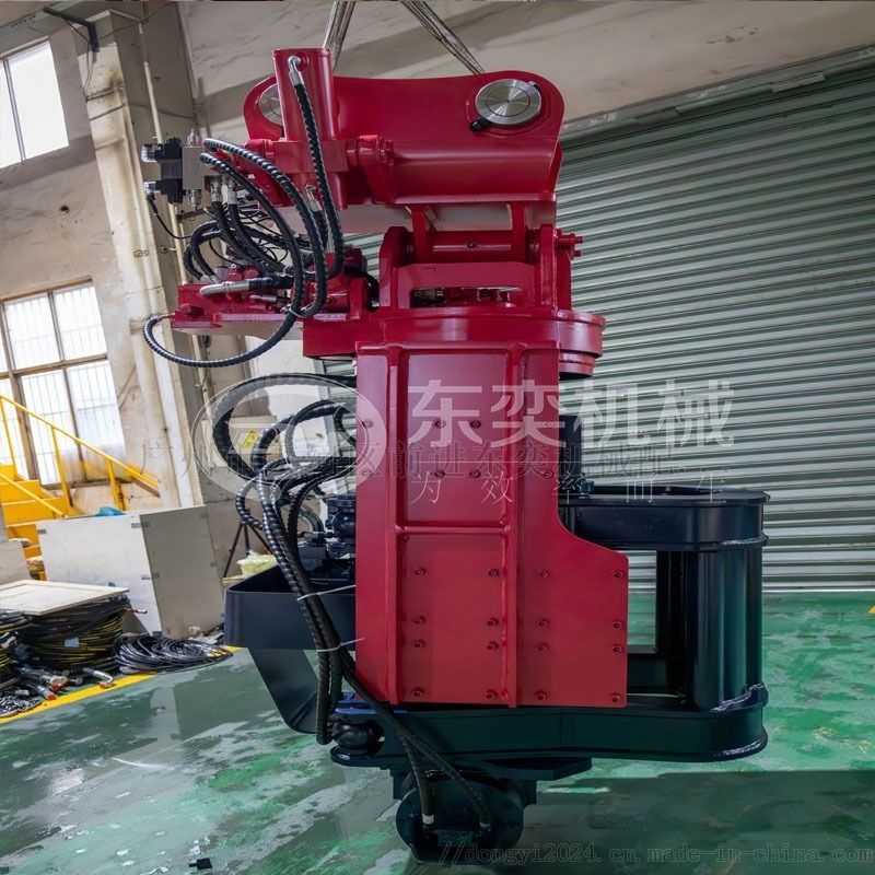 挖机属具侧夹打桩机 公路护栏植入植桩机