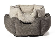 Hexagonal dog bed