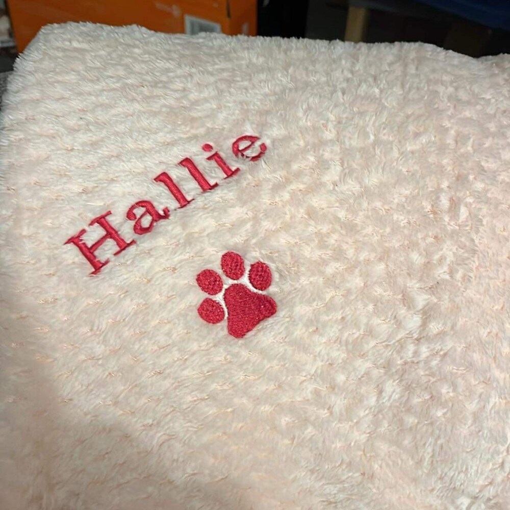 Personalized Soft Pet Blanket with Paw Prints & Name Embroidery